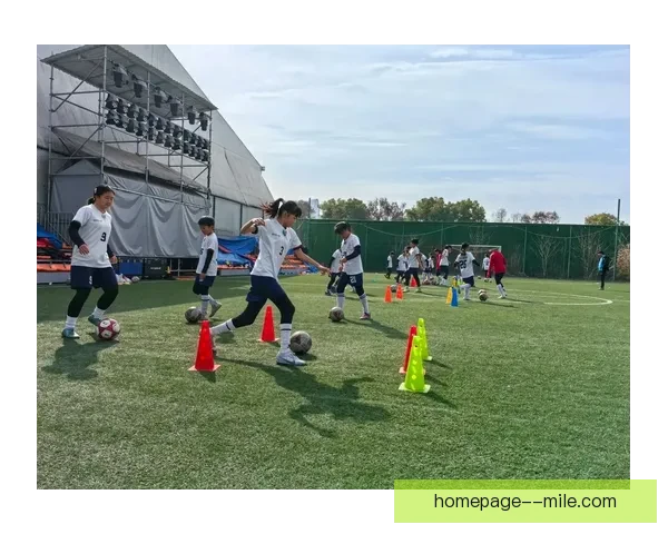 女足基层足球青训营数量激增促进女性足球发展新机遇