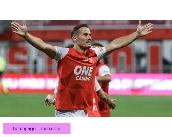 德里赫特逐步确立曼联主力中卫地位 展现强大防守统治力