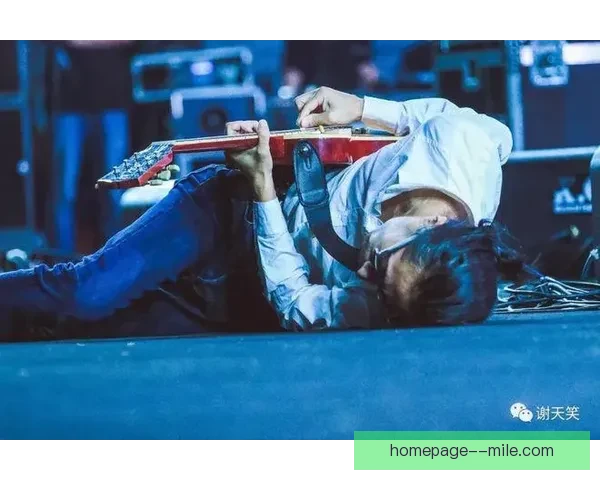 格雷戈里奇精彩任意球破门点燃全场激情瞬间